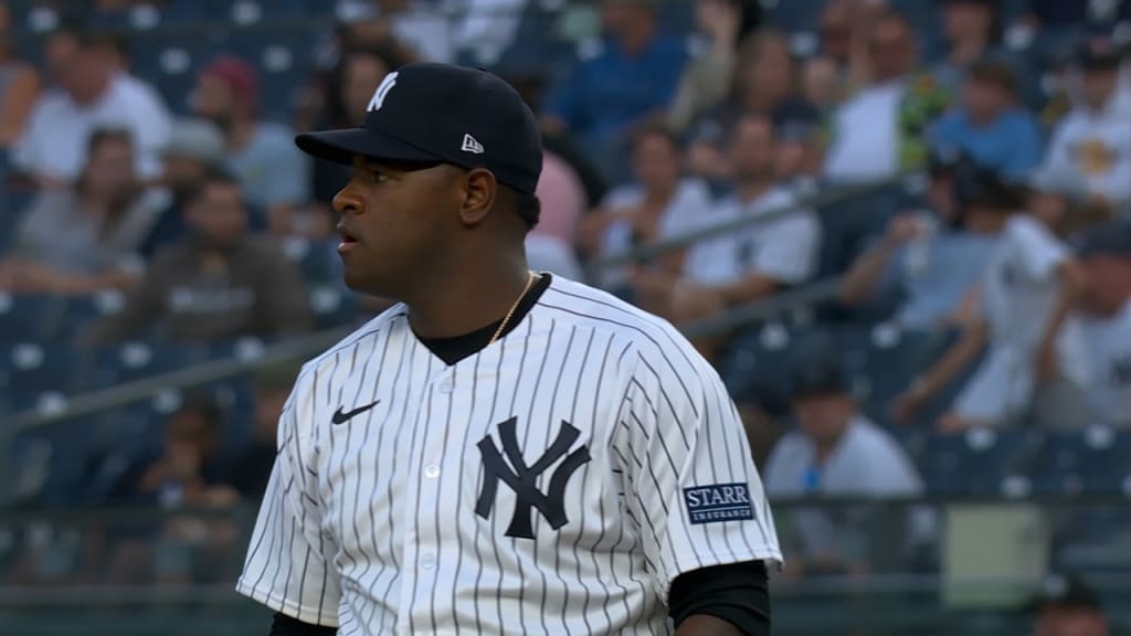 Yankees starting pitcher Luis Severino walks off the field to a standing  ovation - Gold Medal Impressions