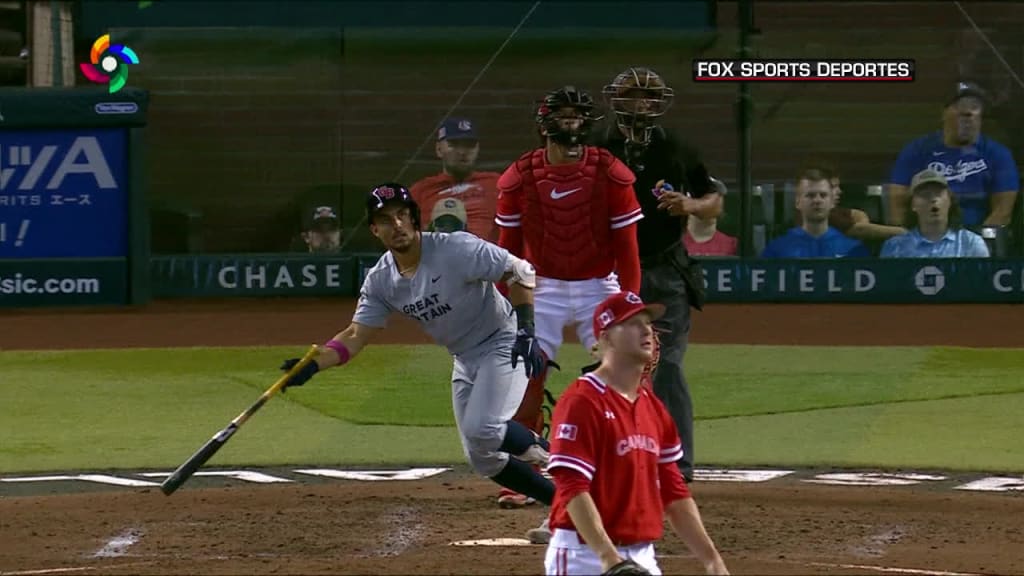 Randy Arozarena makes an amazing home run saving catch to rob Japan of  their first run! : r/baseball