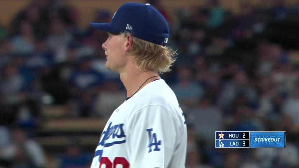 Sheehan earns 1st career win, Dodgers edge Astros