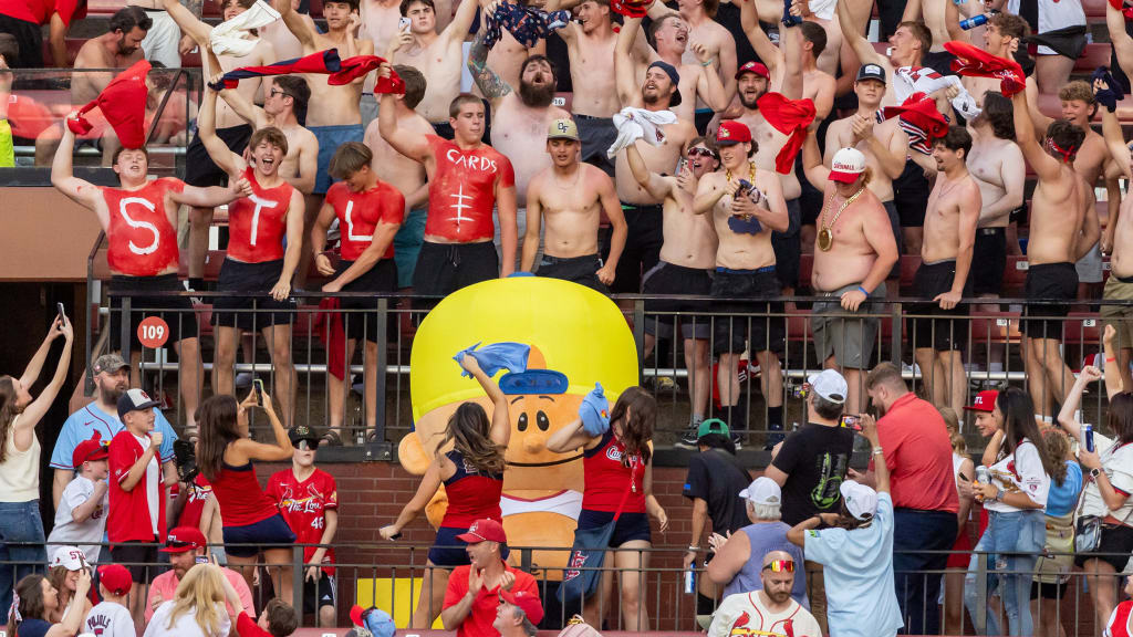Busch Stadium welcomes a (virtual) baseball icon