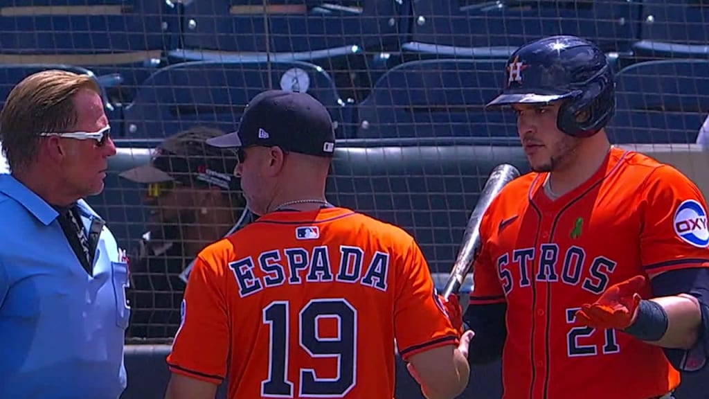 Yainer Diaz strikes out, call stands in the 8th
