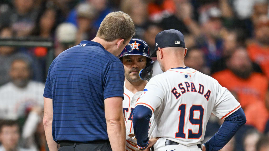 Jose Altuve leaves game with right side discomfort