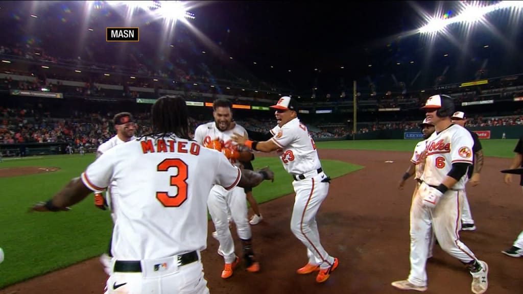 Orioles defeat Rockies on walk-off error