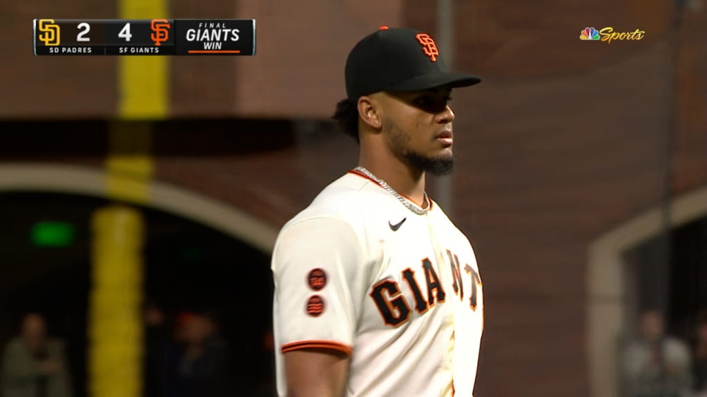 Giants miss chance to clinch NL West, fall to Padres in 10th