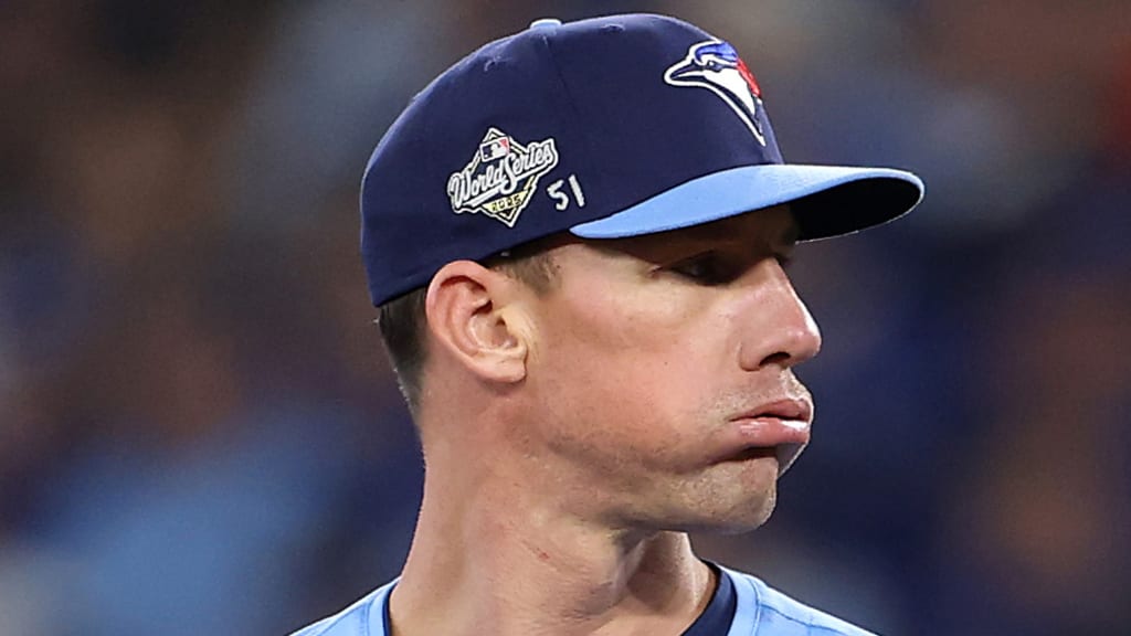 Dodgers, Blue Jays bullpens wear hat tribute to Alex Vesia
