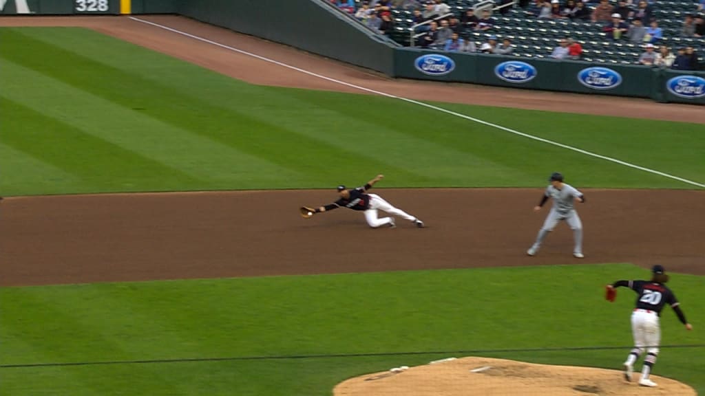 Alex Kirilloff makes a diving catch, saves a run