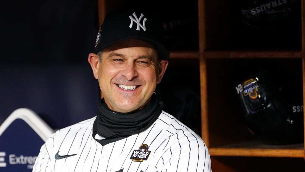 Yankees le dan extensión hasta el 2027 al manager Aaron Boone