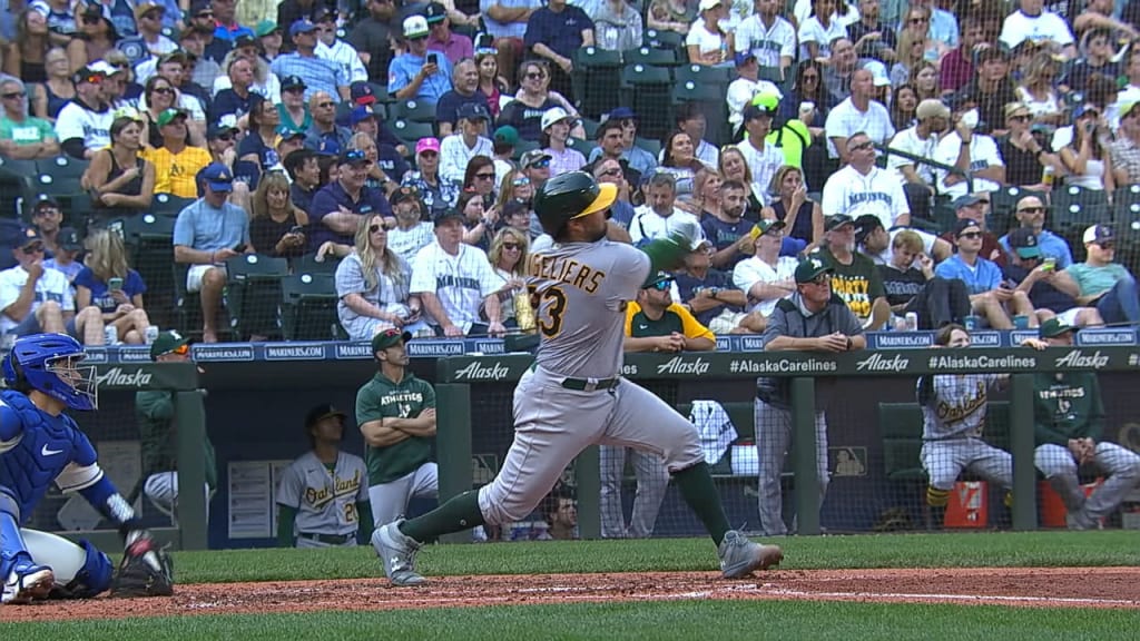 Shea Langeleirs hits 2-run homer to break tie in 6th, Athletics