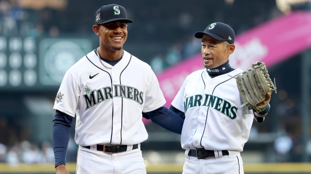Julio Rodríguez and Ichiro share special Mariners bond