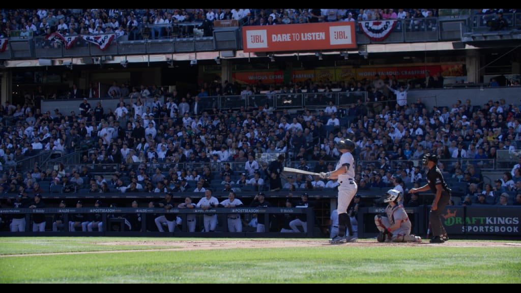 Oswaldo Cabrera makes leaping grab in Game 1 of 2022 ALDS