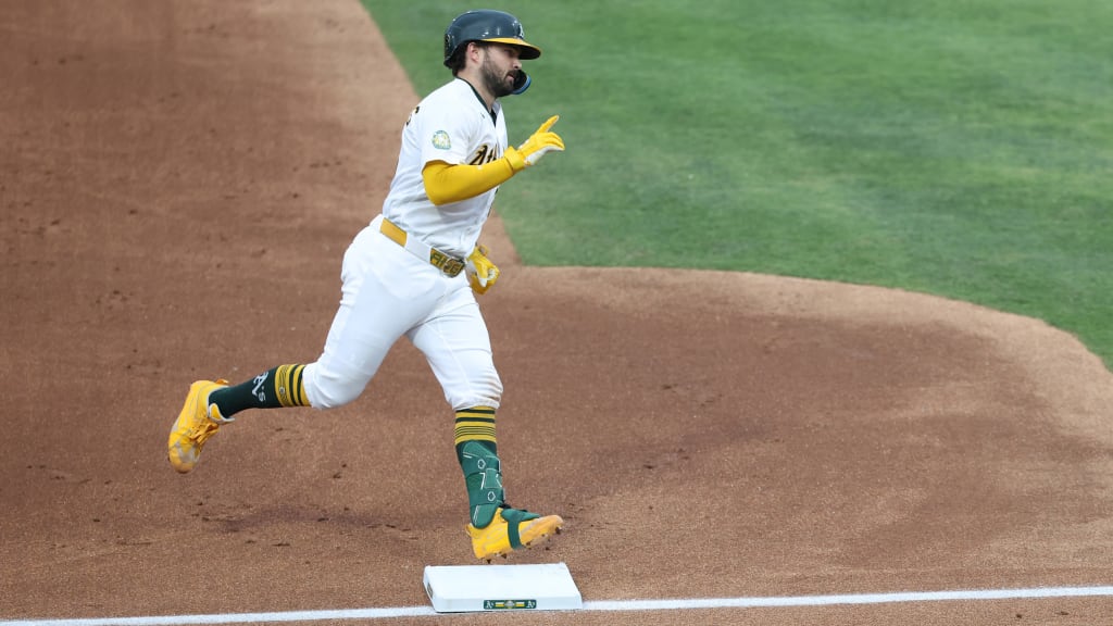 LIVE: Langeliers smacks first pitch he sees for 17th dinger