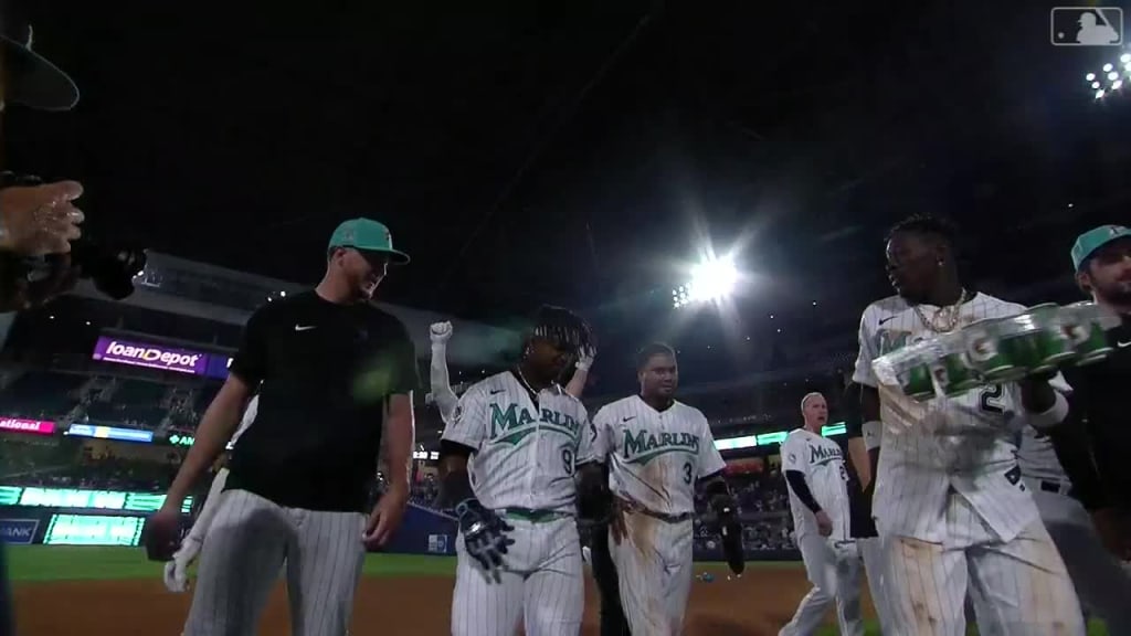 Jean Segura hits walk-off single in Marlins win over Cubs