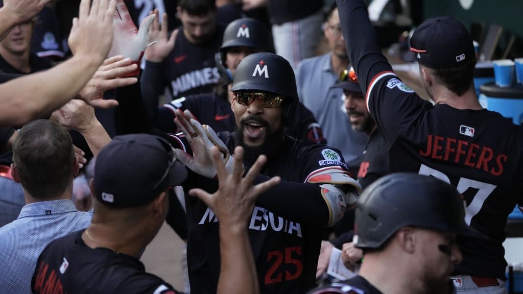 Byron Buxton hits two home runs in series finale vs. Rangers