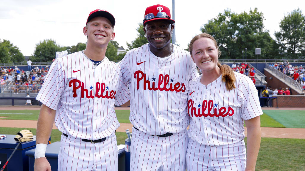 Jocelyn Erickson (right) with Alex Hernandez (left) and the Phillies' Ryan Howard (middle) at Home Run Derby X