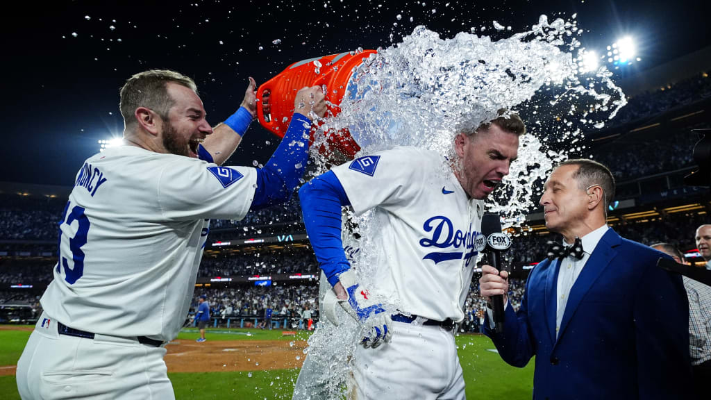 Freddie Freeman wins Game 1 with 1st walk-off grand slam in World