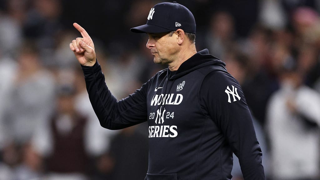 Los Yankees ejercen la opción de Aaron Boone para el 2025