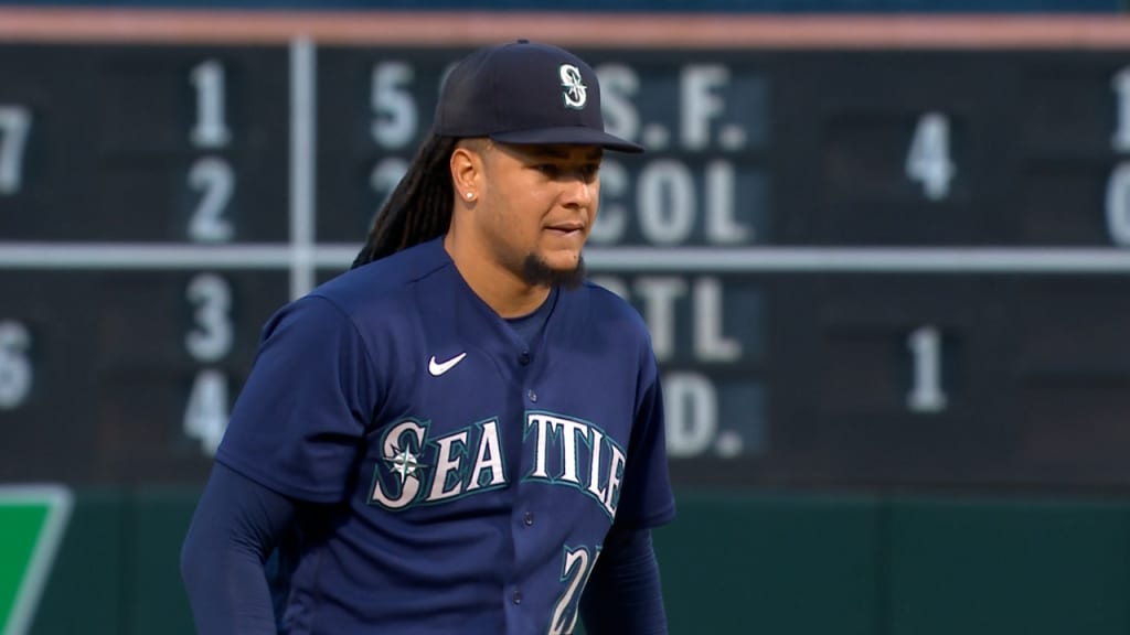 With Mariners' playoff hopes in balance, Luis Castillo takes the mound with  a smile - The Athletic