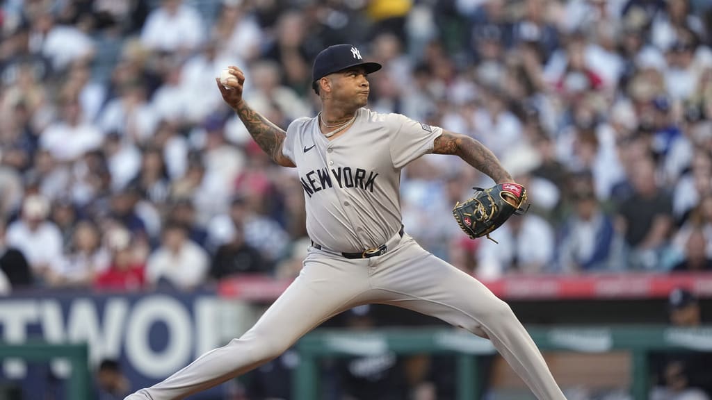 Luis Gil strikes out nine batters