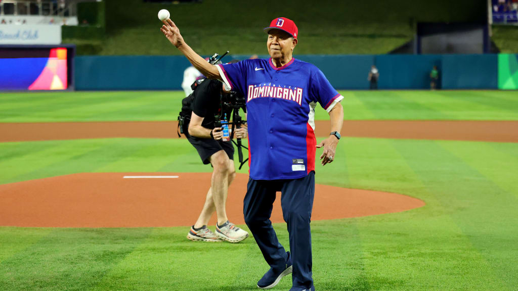 Hall of Famer Juan Marichal delivered the first pitch before the Dominican Republic-Venezuela game. (Getty)