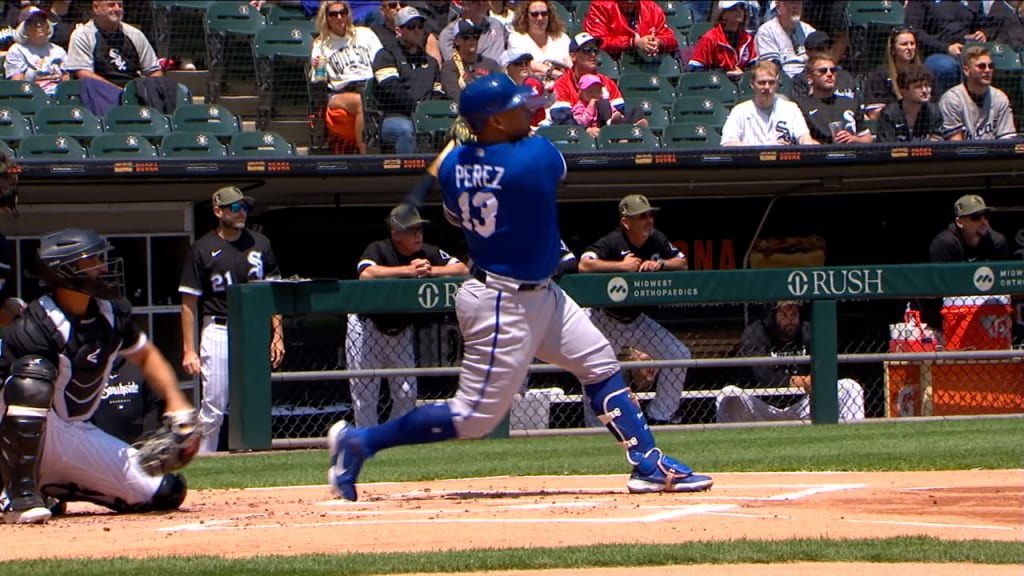 KC Royals' Salvador Perez hears boos for 1st time in Chicago