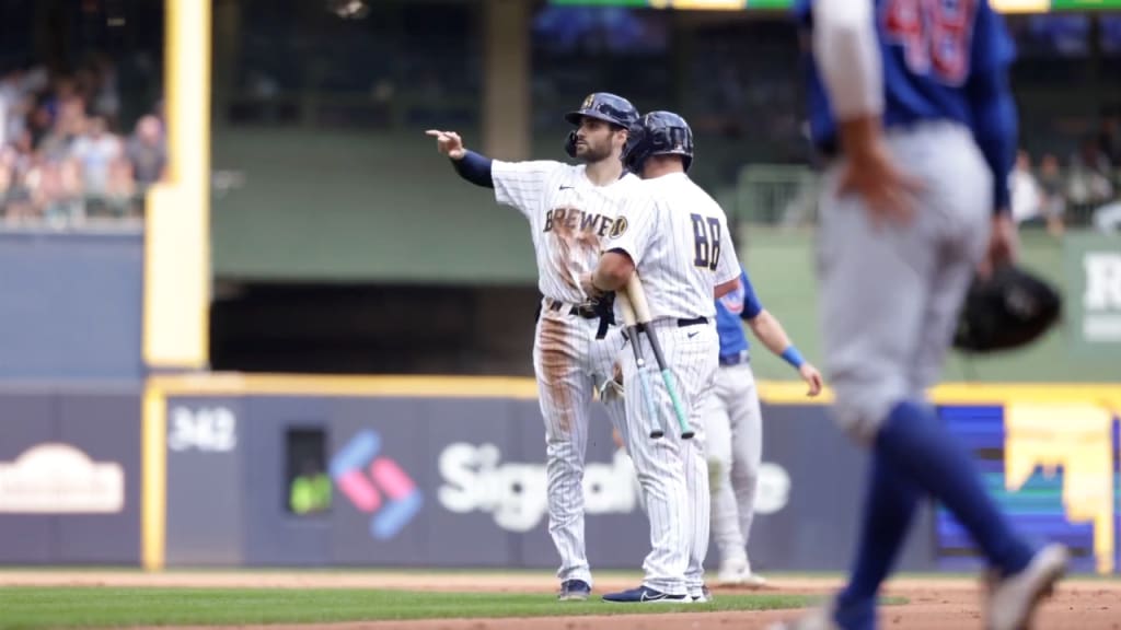 Watch Mitchell pick up first hit