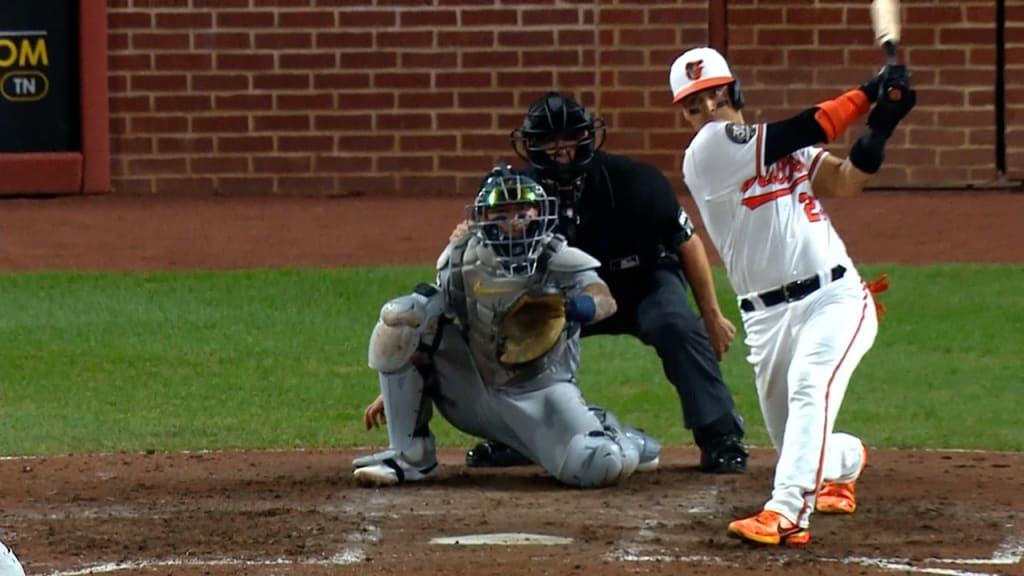 Minnesota Twins pitcher Sidney Ponson winds up to throw out Boston