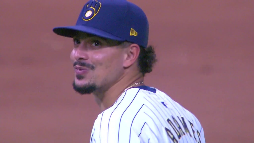 Willy Adames' over-the-shoulder catch
