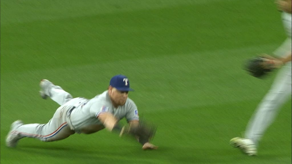 RESPECT! Kole Calhoun gives kid the rock after awesome catch! 