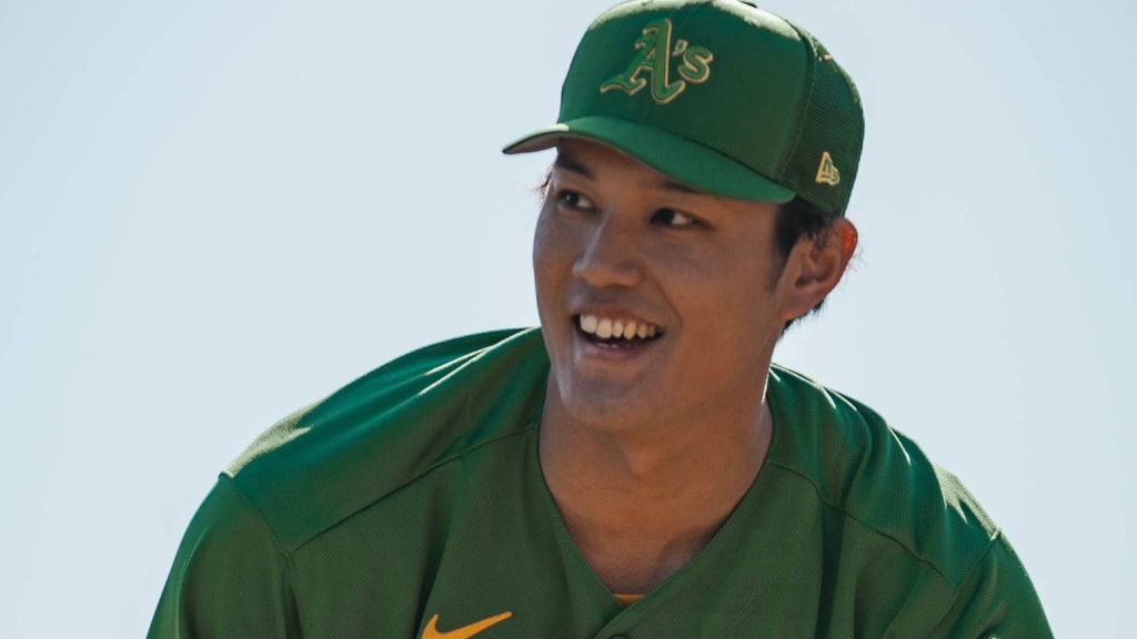 Shintaro Fujinami shows off pitching repertoire in A's camp
