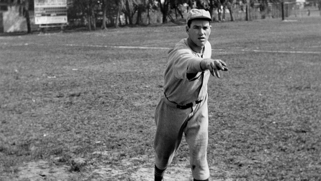 Dizzy Dean works out during Spring Training in Bradenton in 1931.