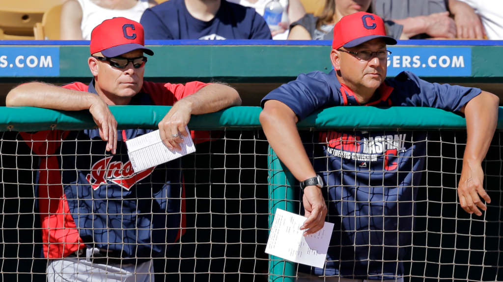 Brad Mills joins Terry Francona's coaching staff with Reds