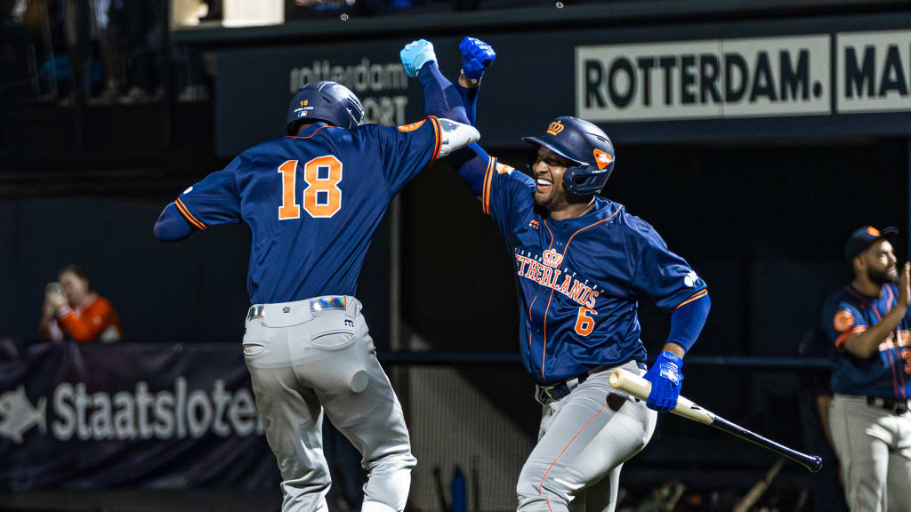 Didi Gregorius and Jonathon Schoop celebrate during the 2025 European Baseball Championship. Photo by @honkbalsoftbalnl