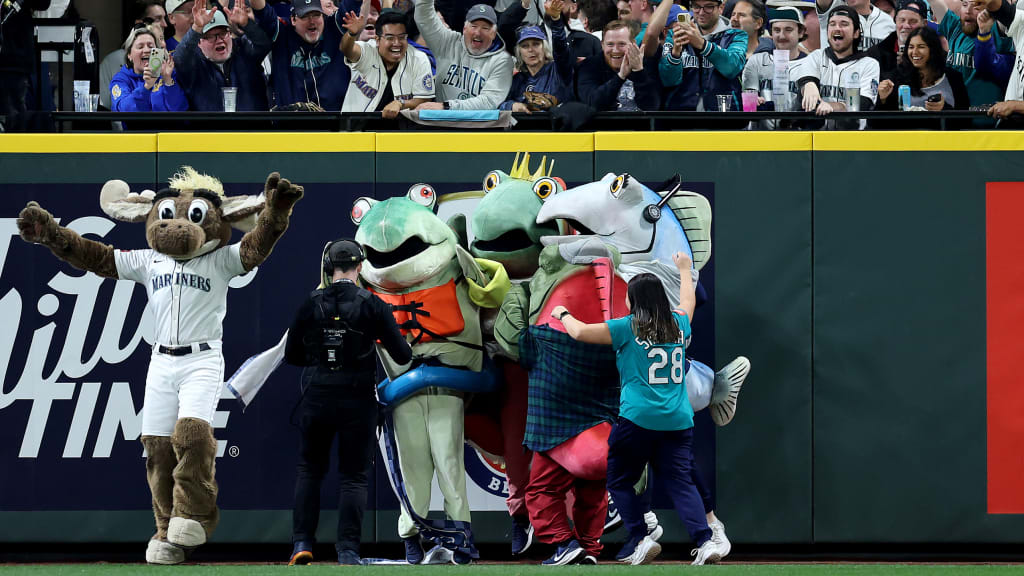 Mariner Moose and the Salmon Run mascots celebrate Humpy's win during Game 5 of the 2025 ALDS. (Getty)