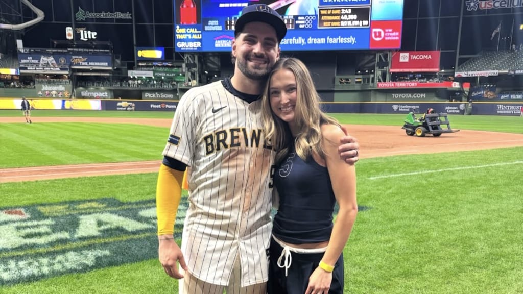 Former pro-athlete wife guides Mitchell through comeback