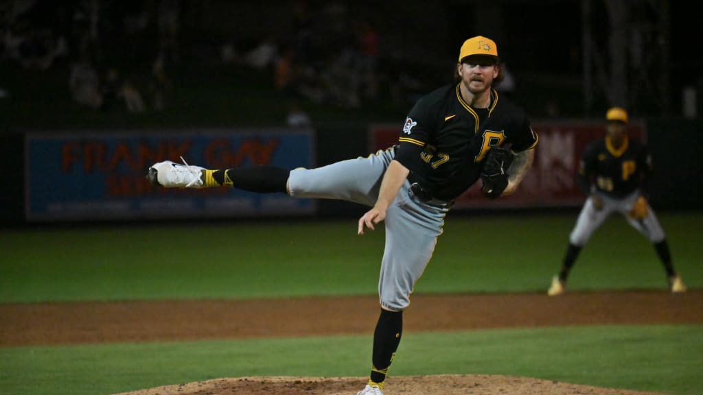 Chris Devenski exits early with apparent head injury