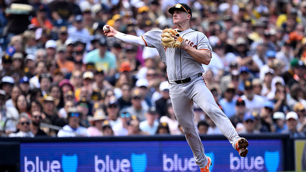 Chapman, Schmitt caught in the middle over Giants' costly errors