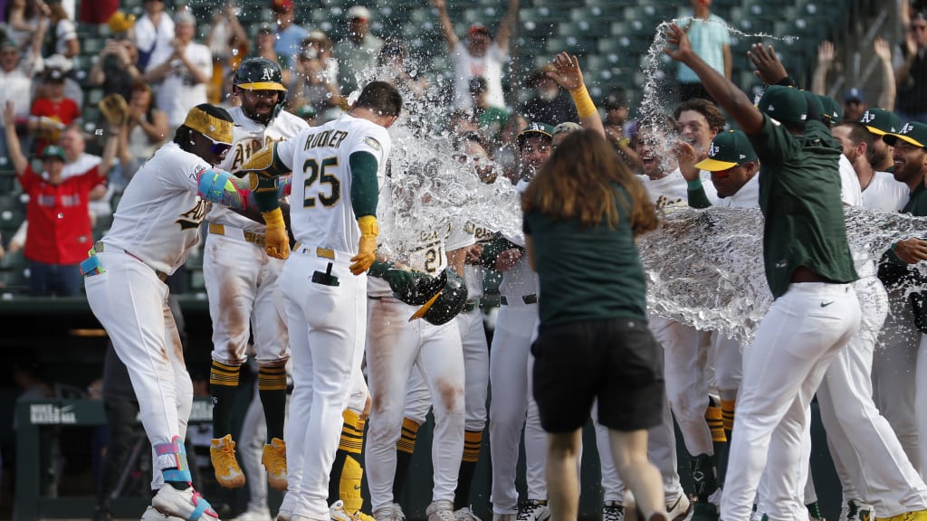 Rooker's big day caps off thrilling series finale