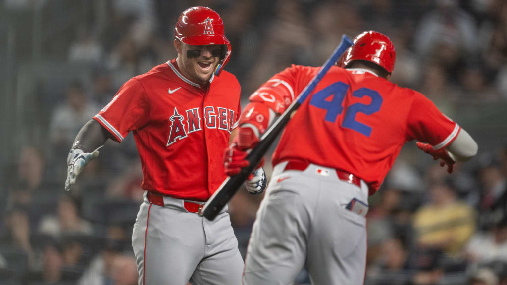 Trout continues to make Yankee Stadium his playground