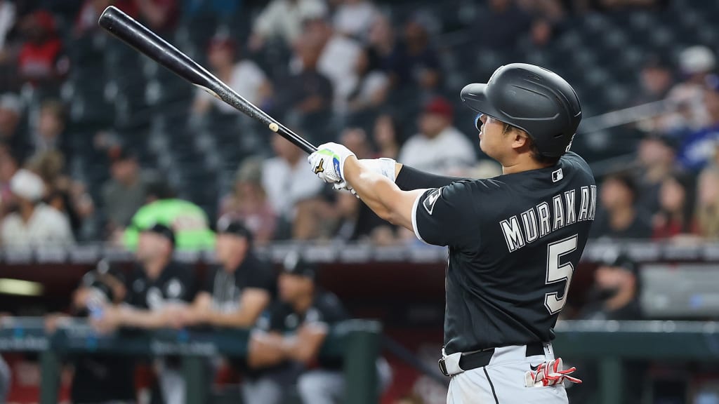 Murakami makes it 4 straight with a 426-ft moonshot