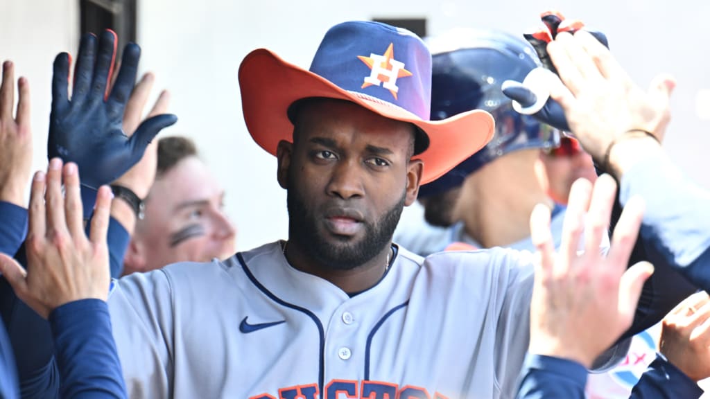 Alvarez continues HR tear, Lambert dominates as Astros take series