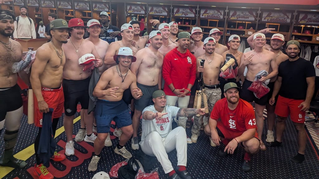 'The boys showed up': For 2nd straight game, Cards feed off fans