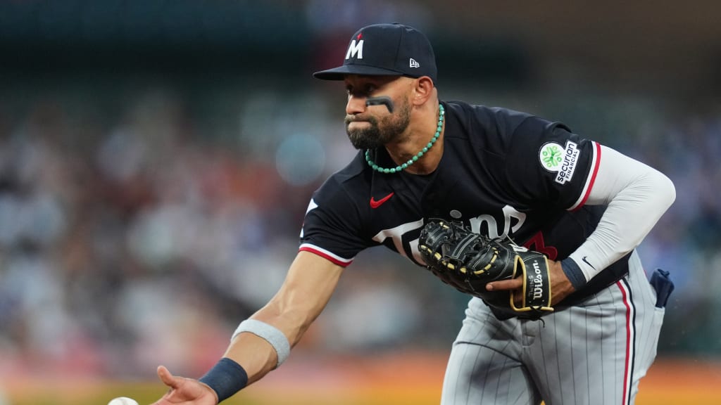 Lewis learning first-base ropes from Twins legend