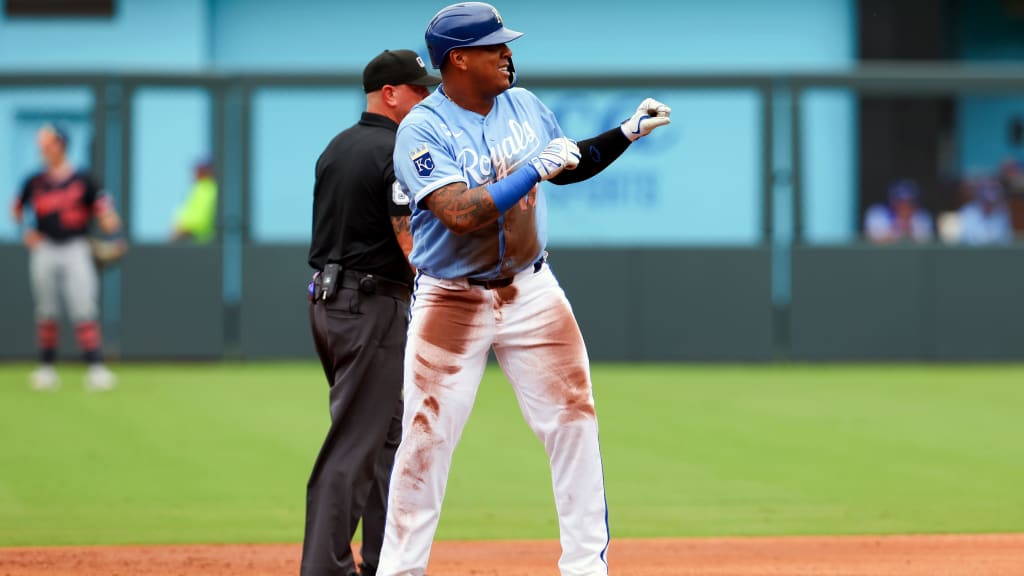 That's what Salvy do! Perez steals first base since '21