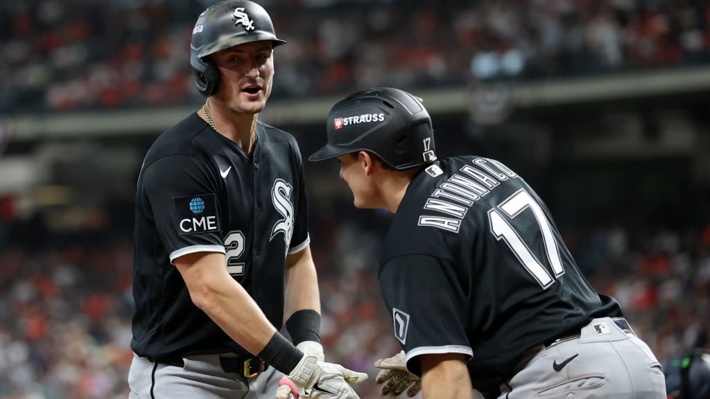 One early stumble, then smooth sailing for White Sox in Game 1