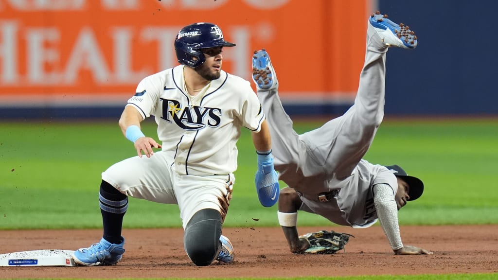 Sloppy Yankees heading back to Bronx in 0-2 hole