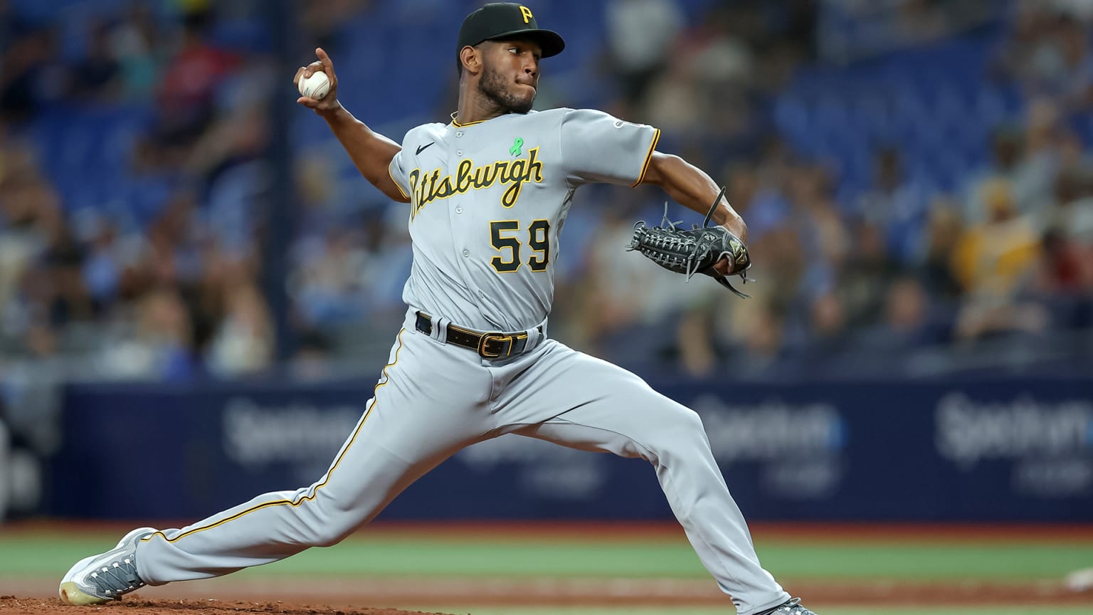 Roansy Contreras delivers a pitch