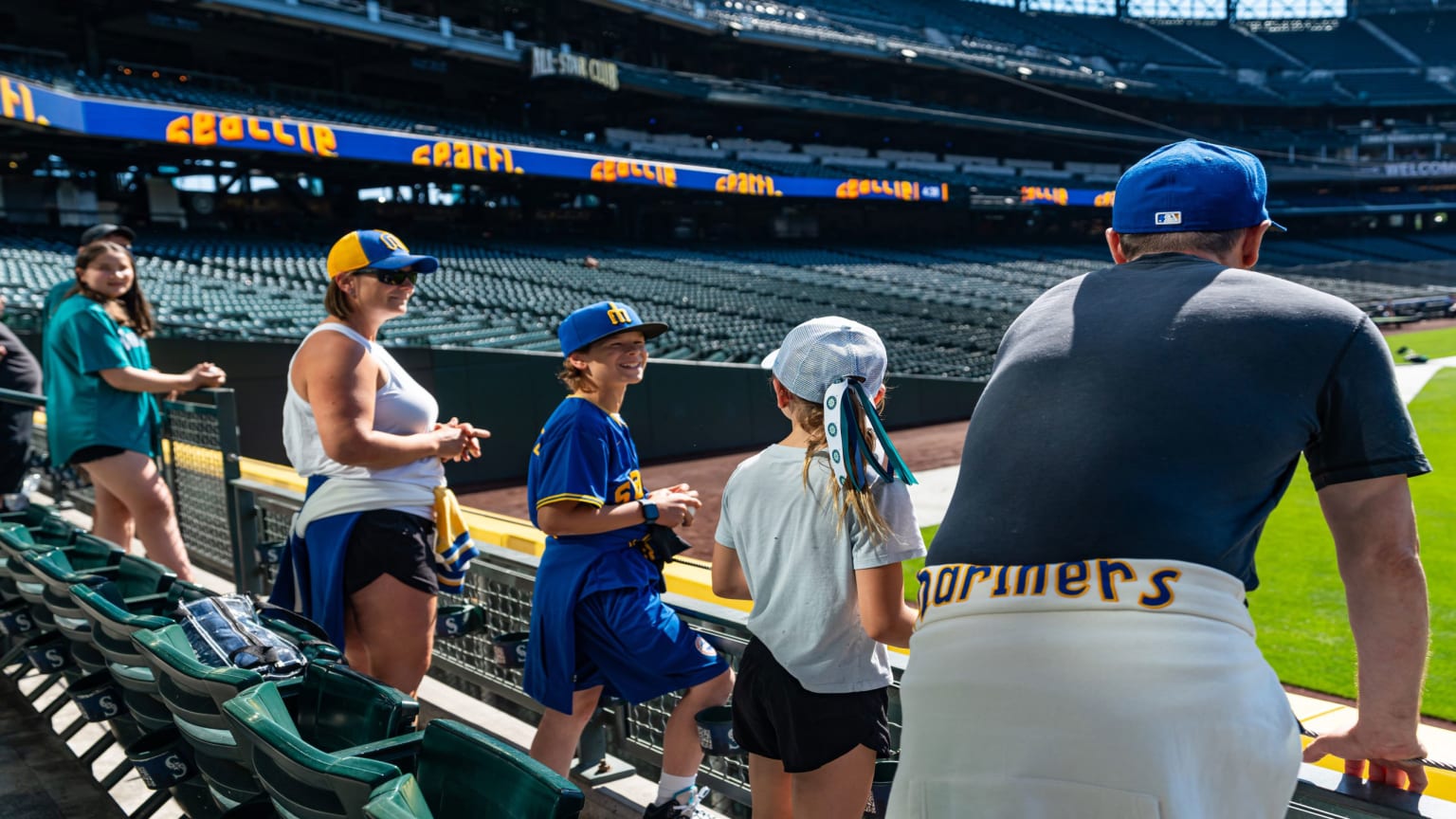 Safeco Field tour gives behind-the-scenes look at Seattle Mariners - The  Walking Tourists