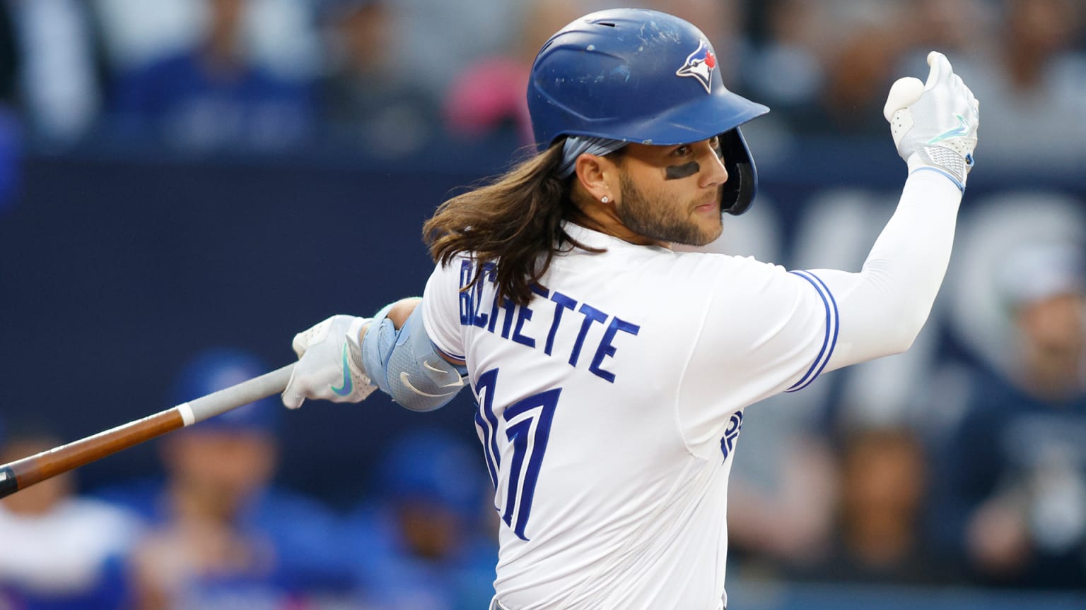 Bo Bichette follows through on a swing