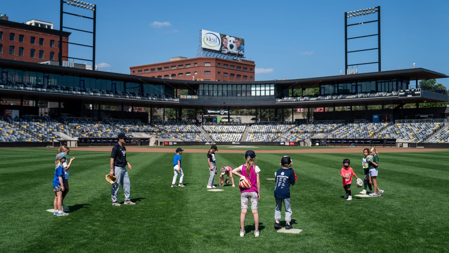 Twins Girls Baseball Camp | Minnesota Twins