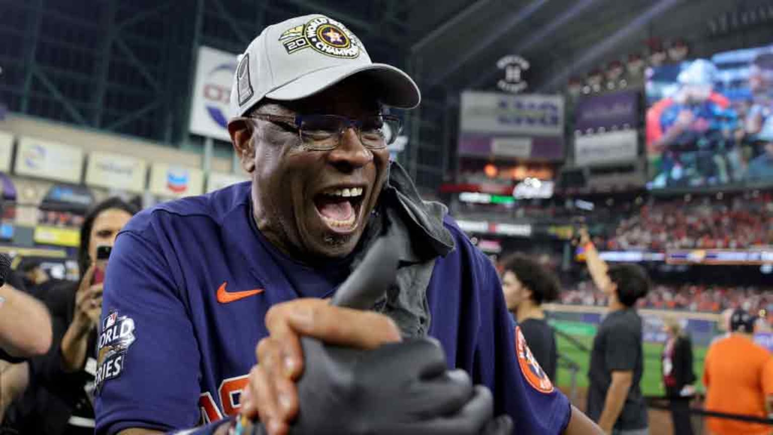 Dusty Baker smiles as he shakes hands after the victory